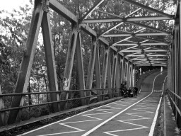 Misteri Keangkeran Jembatan Cangar: Dari Sosok Hantu Penunjuk Jalan, Juga Jadi Tempat Bertapa