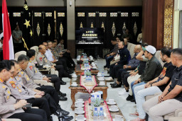 Polda Jatim Pertemukan Persebaya dan Arema, Perkuat Komitmen Laga Damai di Kanjuruhan