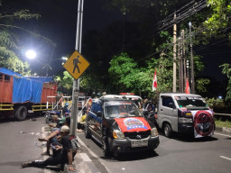 Negosiasi Alot, Ratusan Sopit Truk Masih Bertahan di Depan Kantor Pertamina Patra Niaga Surabaya