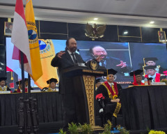 Ketum NasDem Surya Paloh Soroti Krisis Karakter dan Nalar Publik saat Pengukuhan Prof Dossy