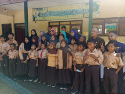 Dari Sungai ke Dusun Terpencil, Wabup Sidoarjo Mimik Bawa Bantuan dan Harapan