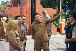 Bupati Subandi Ingatkan Pentingnya jaga Fasilitas Imbas Alun-Alun Sidoarjo Diserbu Warga