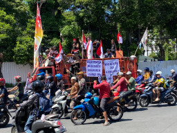 Hindari Jalan Yos Sudarso Surabaya, Ada Demo Seniman Jalan Macet