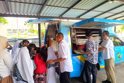 Mobil Perpustakaan Kini Hadir di Surabaya, Bisa Keliling ke Kampung-kampung