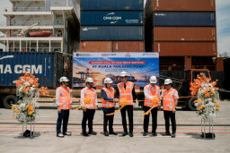 Momen PMT Layani Pelayaran Perdana CMA CGM dari Kuala Tanjung ke China Selatan