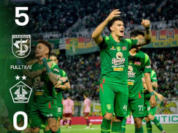 Persebaya Surabaya Bantai Persik Kediri 5-0, Tutup Musim dengan Manis
