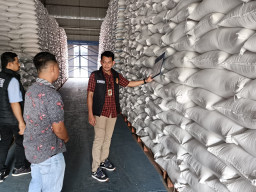 Satgas Pangan Polres Ngawi Gerebek Gudang Bulog, Sisir Stok Beras hingga Jagung