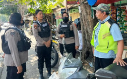 Polwan Jenggala Sisir Titik Keramaian di Sidoarjo, Warga Diajak Jaga Kamtibmas