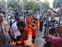 Polrestabes Surabaya Bongkar Sindikat Joki Ujian SNBT-UTBK, 3 Dokter Turut Diamankan