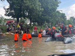DLH Surabaya Tindak Pembuang Darah Kurban ke Sungai, Terancam Denda Rp50 Juta