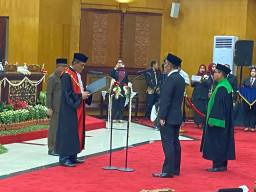 Syaifuddin Zuhri Resmi Dilantik jadi Ketua DPRD Surabaya