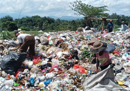 Perketat Pengelolaan Sampah, Bupati Jember Instruksikan Pengurangan Penggunaan Plastik