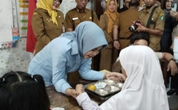 Sidak ke Sekolahan, Cara Wabup Sidoarjo Pastikan Menu MBG Layak dan Aman Dikonsumsi