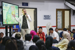 Wali Kota Eri Bagi-bagi Uang Rp5 Juta untuk Pemuda Surabaya, Ini Syaratnya