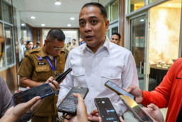 Wali Kota Eri Warning Jajaran Kadis Wajib Selesaikan aduan Warga Surabaya Tanpa Kompromi