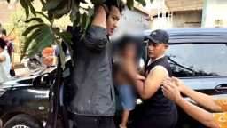 Detik-detik Menegangkan Evakuasi Balita 3 Tahun Terkunci dalam Mobil di Mojokerto