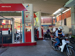 Keluh Warga Surabaya Imbas BBM Nonsubsidi Naik Hari Ini