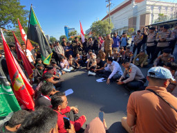 Ini Isi Tuntutan Mahasiswa saat Demo di DPRD Surabaya