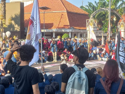 Demo Mahasiswa di Surabaya, Minta Program MBG Dibubarkan hingga Turunkan BBM