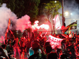 Euforia Bonek-Bonita di Ultah Persebaya Surabaya ke-99