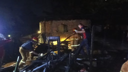 Diduga Gegara Lilin, Rumah di Karanglo Probolinggo Ludes Terbakar  ‎