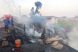 Kios Tambal Ban di Sidoarjo Terbakar, Uang Rp70 Juta hingga Motor Ludes