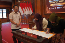 Pelaku Usaha Tanda Tangan Kontrak Payung Harga Konsolidasi dengan Pemkot Mojokerto 