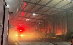 Mobil Listrik Terbakar di Basement Apartemen Trillium Surabaya, Pengunjung Panik