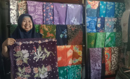 Berani Lepas Karier ASN, Perempuan Asal Sidoarjo Ini Sukses Kembangkan Batik Lokal