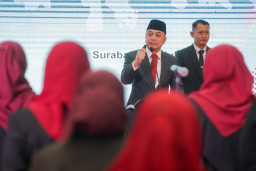 Wali Kota Eri Tak Segan Copot Camat-Lurah yang Tak Bisa Kerja untuk Warga Surabaya