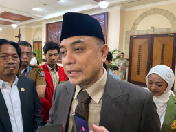 Wali Kota Eri Pastikan Kawal Perawatan Korban Kericuhan Konser Denny Caknan di Surabaya