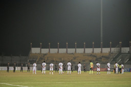 Pemain dan Penonton Soekarno Cup 2026 Hening Cipta untuk Korban Gempa Flores