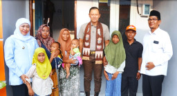 Menko AHY Resmikan 166 Rumah Revitalisasi Kampung Nelayan di Campurejo Gresik