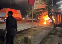 Bentrok Oknum Suporter dengan Warga di Pasuruan, 3 Mobil Polisi Dirusak dan Dibakar