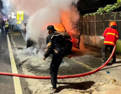 Polisi Buru Pelaku Pembakar dan Perusak Mobil Patroli dalam Bentrokan di Pasuruan
