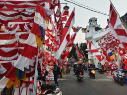 Tergerus Pasar Digital, Pedagang Kampung Bendera Darmokali Surabaya Menangis Omzet Anjlok