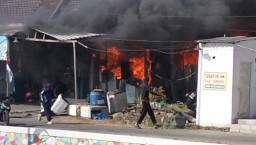 Gegara Sampah, Tempat Usaha Servis Elektronik dan Laundry di Pandaan Ludes Terbakar