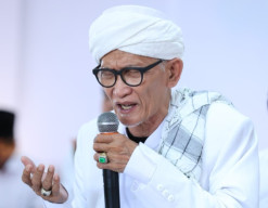 Sosok KH Miftachul Akhyar, Obor Tradisi di Abad Kedua NU