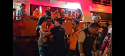 Perjuangan Keluarga Cari Korban KMP Mutiara Sentosa 2, Begini Suasana Live Posko Antemortem