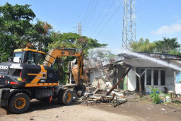 Pemkot Surabaya Perluas TPU Keputih yang Mulai Penuh, Bangunan Liar Ditertibkan