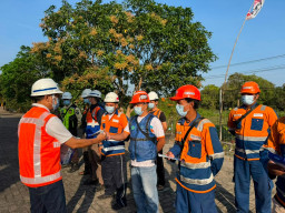 Langkah Sigap Pelindo Terminal Petikemas Lindungi Pekerja dan Warga dari Asap Karhutla di Sampit