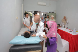 Pelindo Terminal Petikemas Gelar Cek Kesehatan Gratis untuk Warga Pesisir Surabaya