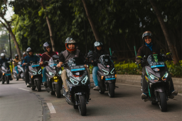 Spesial Kemerdekaan, Polytron Sebar Subsidi Motor Listrik Jutaan Rupiah di GIIAS Surabaya