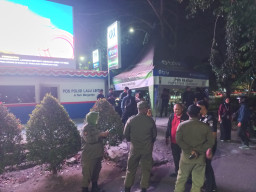 Pos Polisi Margorejo Surabaya Dilempar Molotov, Begini Kesaksian Warga