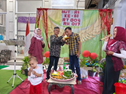 Malam Tasyakuran di Petrang Jember Diwarnai Saling Suap Tumpeng