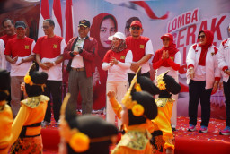 Semarak HUT RI ke-81, 120 Regu Ramaikan Gerak Jalan Merah Putih di Kota Mojokerto