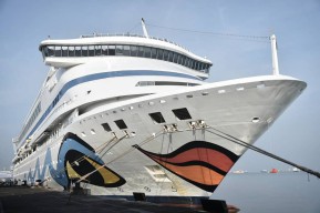 Lindungi Warga dari Virus Corona, Wali Kota Risma Tolak Kapal Pesiar Berlabuh di Surabaya