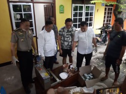 Polisi Gerebek Produsen Obat Kuat Ilegal di Surabaya