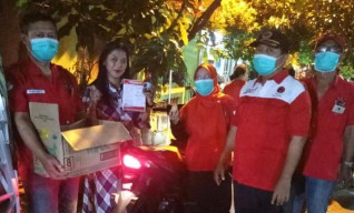 Suroboyo Wani Sehat, PDIP Bagikan Minuman Rempah-rempah dan Telur Rebus