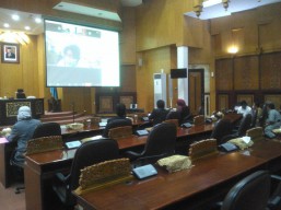 Rapat Teleconference Bahas Penanganan Covid-19 dengan Wali Kota, Ketua DPRD Surabaya: Kami Dukung Upaya Bu Risma